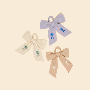 Apolina Hair Bow Lilacリボン Apolina - Embroidered Hairbow in Cream - Child