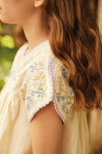 【美品】Apolina Embroidered Blouse 3-5y Apolina - Stevie Embroidered Linen Blouse in Cream - Child